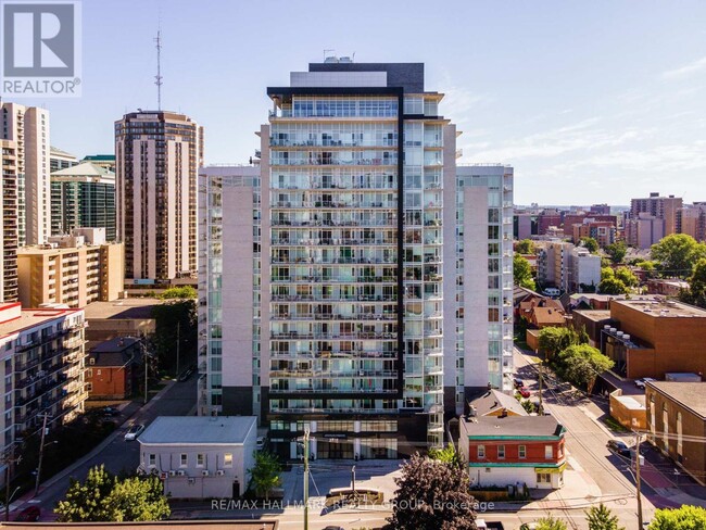 255-255 Bay St in Ottawa, ON - Building Photo - Building Photo