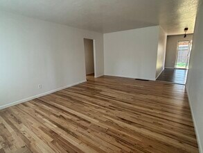 7912 N Dwight Ave in Portland, OR - Building Photo - Building Photo