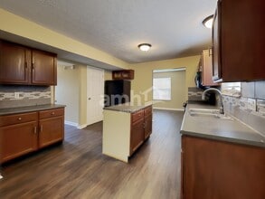 6351 Hollingsworth Dr in Indianapolis, IN - Foto de edificio - Building Photo