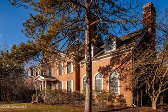 147 Rock City Rd in Old Chatham, NY - Foto de edificio - Building Photo