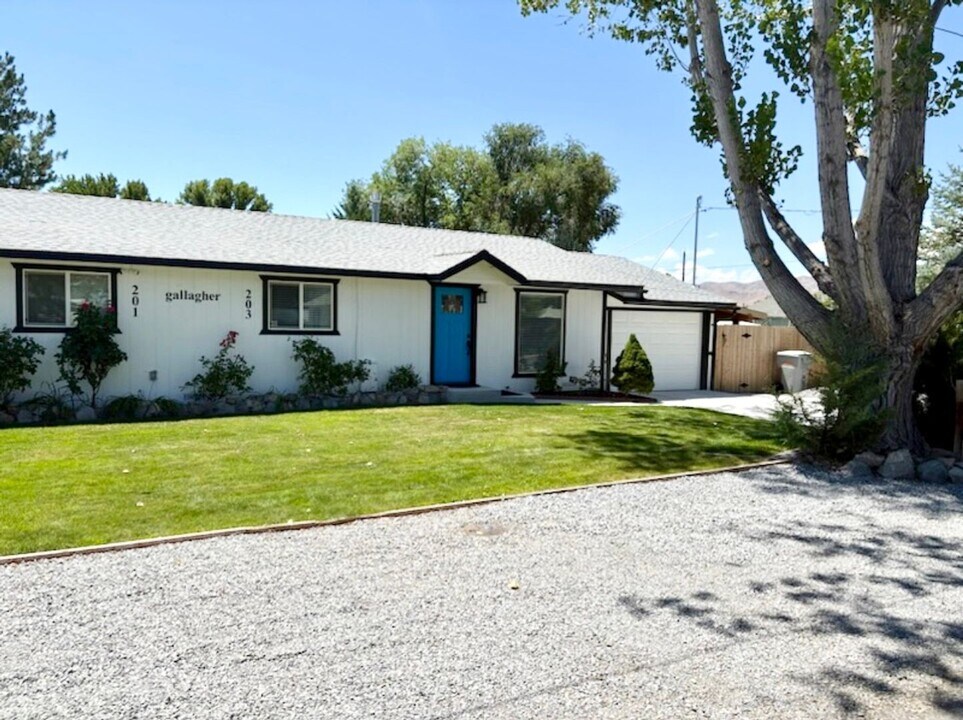 203 Gallagher Ave in Yerington, NV - Building Photo