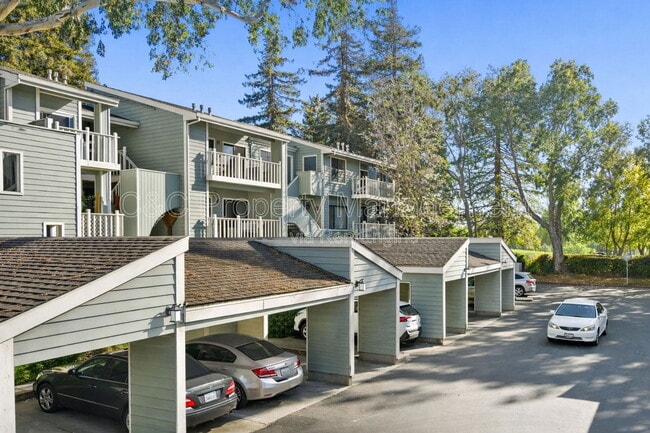 property at 37050 Meadowbrook Common