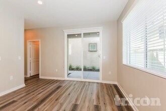 29373 Walnut Tree Way in Winchester, CA - Foto de edificio - Building Photo