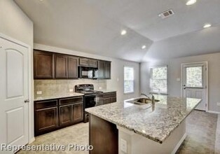 2705 Warren Cove in Lago Vista, TX - Building Photo - Building Photo