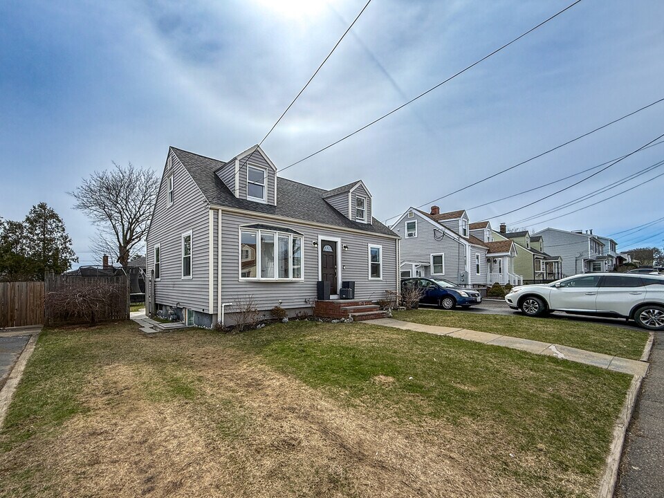 171 Charger St in Revere, MA - Foto de edificio