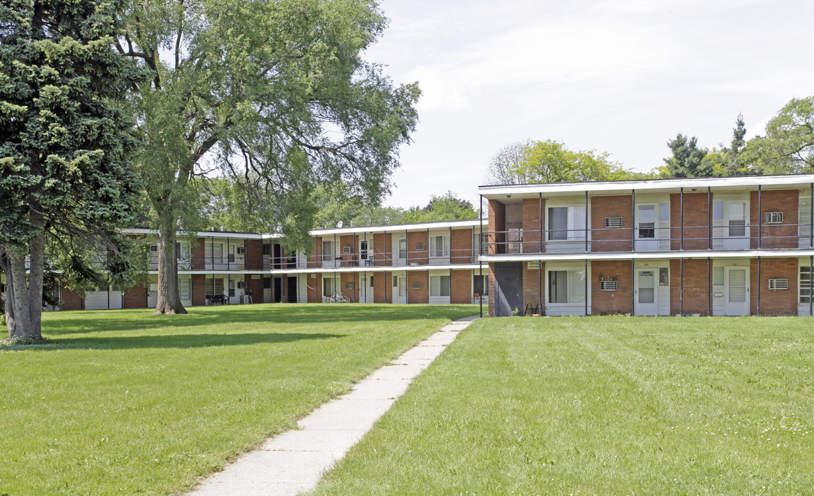 Granville Manor Apartments in Eastpointe, MI - Building Photo