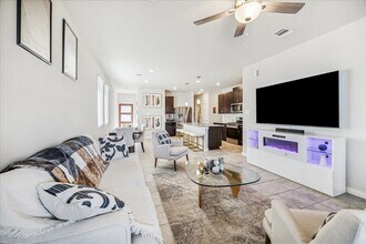 5547 Madden Ln in Houston, TX - Building Photo - Building Photo