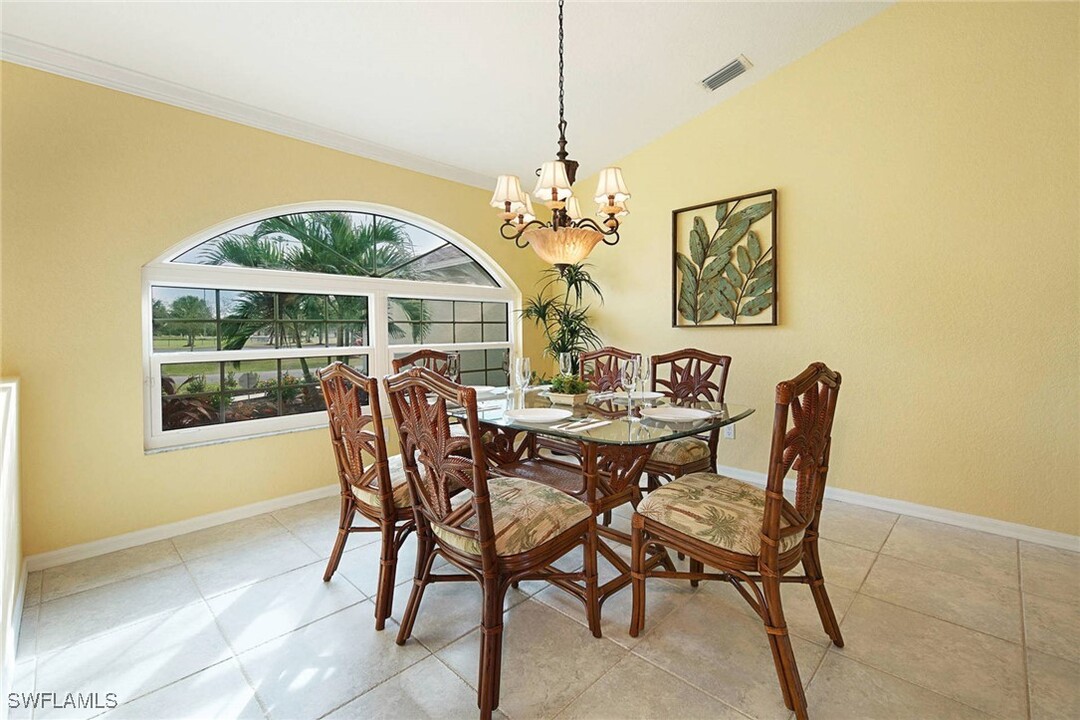 4138 SW 5th Ave in Cape Coral, FL - Foto de edificio