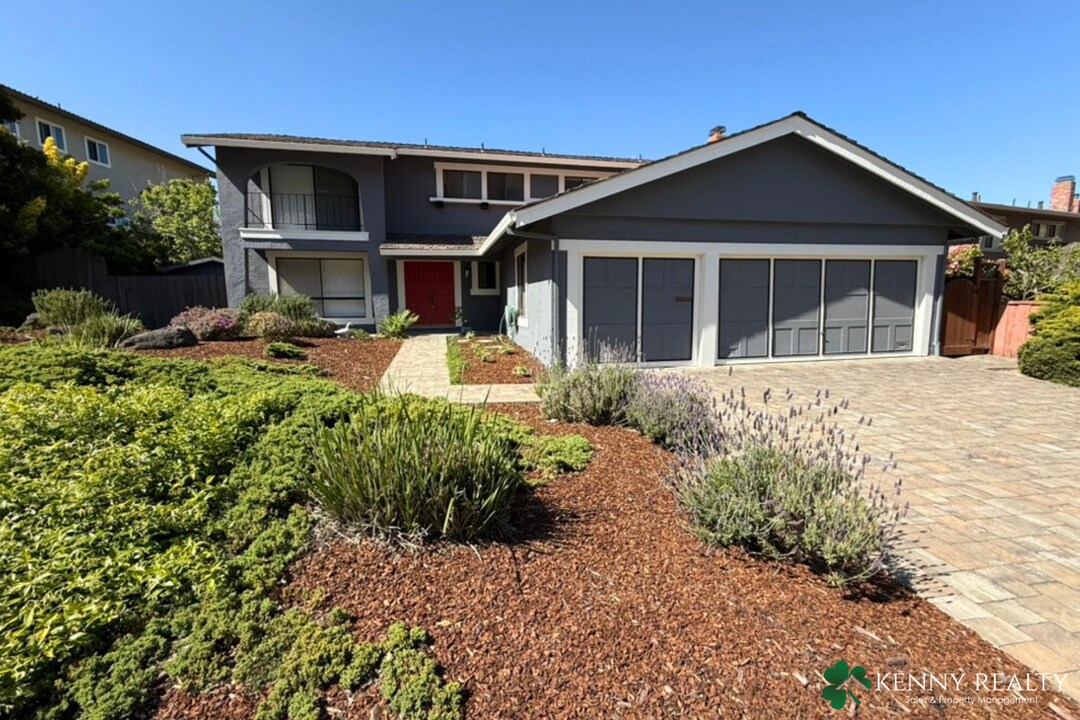 1748 Los Altos Dr in San Mateo, CA - Building Photo