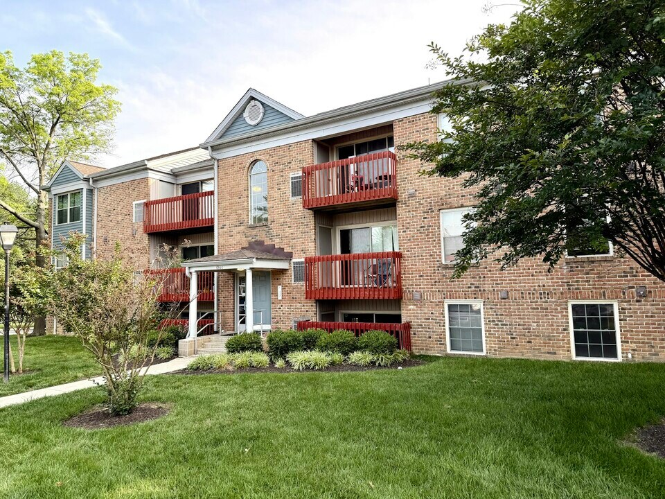 1260 Sugarwood Cir in Essex, MD - Building Photo