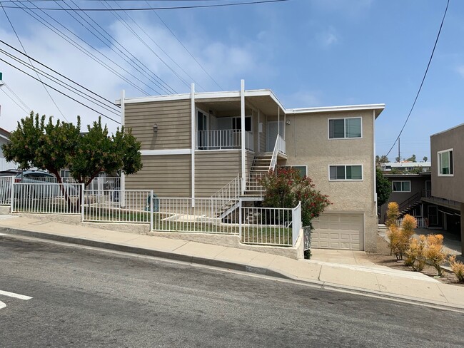 2001 Rockefeller Ln