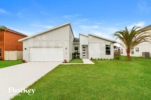 327 Churchill Ct in Poinciana, FL - Building Photo