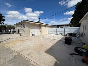 30 E 44th St in Hialeah, FL - Building Photo - Building Photo