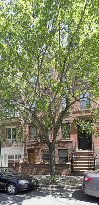 77 Carroll St in Brooklyn, NY - Building Photo