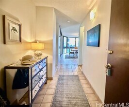 501 Hahaione St in Honolulu, HI - Building Photo - Building Photo