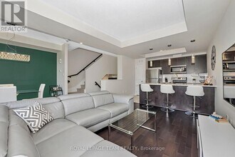 887 Kilbirnie Dr in Ottawa, ON - Building Photo - Building Photo