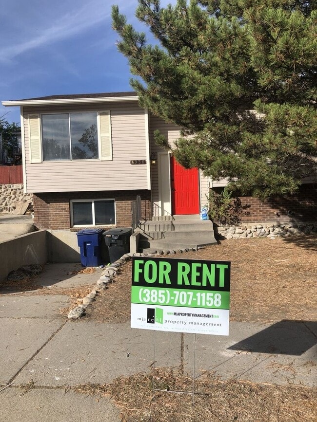 4936 S La Brea St in Kearns, UT - Building Photo - Building Photo