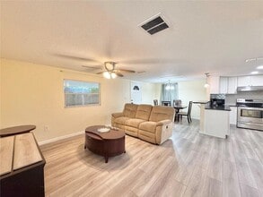 126 Flamingo Dr, Unit 1/2 in Auburndale, FL - Building Photo - Building Photo