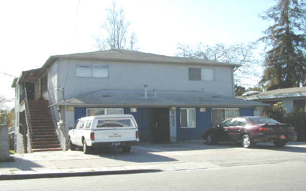 5037 Fairfax Ave in Oakland, CA - Building Photo - Building Photo