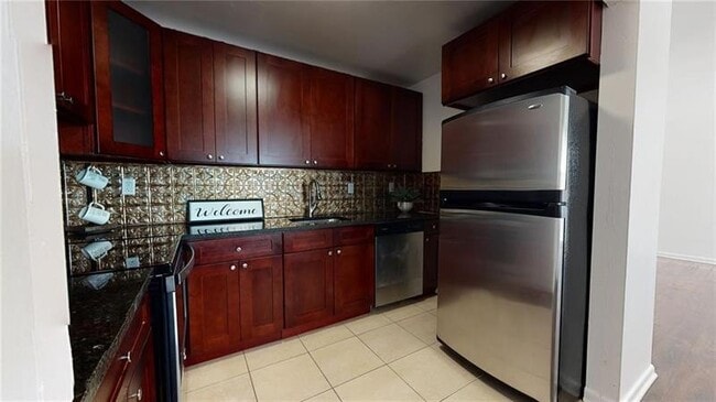 property at 810 Lake Shore Dr