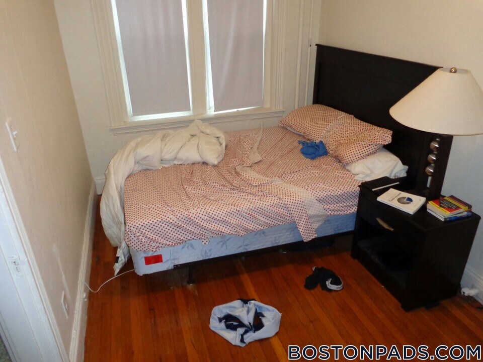 231-235 Park Dr in Boston, MA - Building Photo