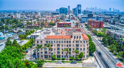 4121 Wilshire Blvd in Los Angeles, CA - Building Photo - Building Photo