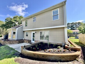 1005 Larder Post in Virginia Beach, VA - Foto de edificio - Building Photo