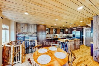 1105 W Overland Pass Dr in Flagstaff, AZ - Building Photo - Building Photo