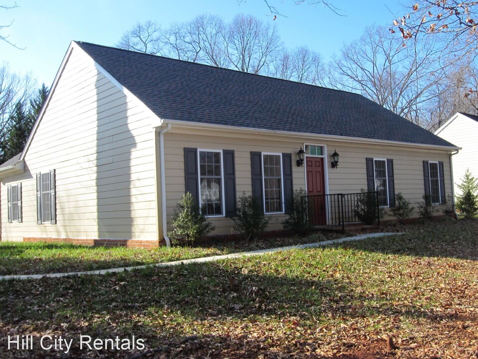 5183 Boonsboro Rd in Lynchburg, VA - Building Photo