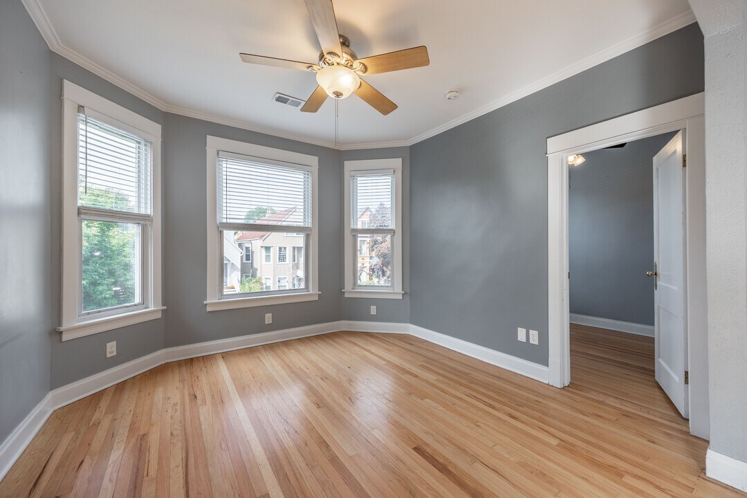 3927 N Whipple St, Unit 2 in Chicago, IL - Building Photo