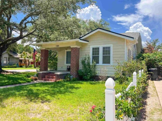 1300 E Avery St in Pensacola, FL - Building Photo - Building Photo