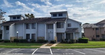 122 Blue Heron Dr in Daytona Beach, FL - Building Photo