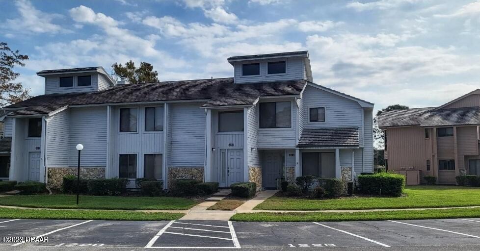 122 Blue Heron Dr in Daytona Beach, FL - Building Photo