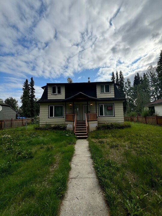 309 Iditarod Ave in Fairbanks, AK - Building Photo