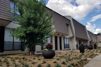 Maison De Ville in Mobile, AL - Building Photo - Building Photo