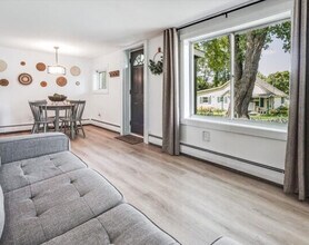 263 S Quaker Ln in Hyde Park, NY - Building Photo - Building Photo