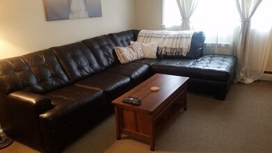 28 Miller St in Quincy, MA - Foto de edificio - Building Photo