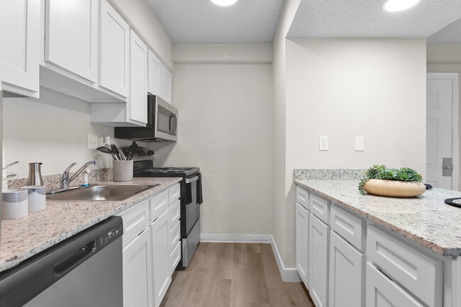 Avia Apartments in Tulsa, OK - Foto de edificio - Building Photo