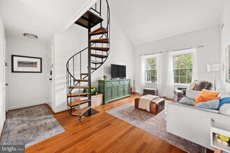 3050 S Buchanan St in Arlington, VA - Building Photo - Building Photo