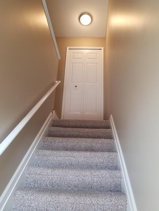 15846 Orchard Ln-Unit -42 in Roseville, MI - Building Photo - Building Photo