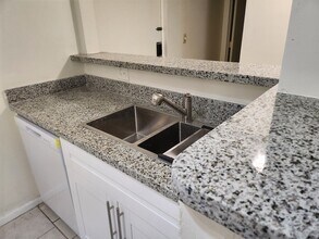 4269 NW 89th Ave, Unit Updated 1bedroom 1.5 bath in Coral Springs, FL - Building Photo - Building Photo