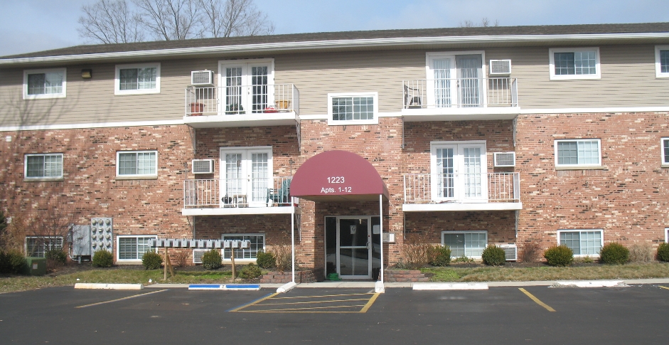 The Plaza Apartments in Franklin, OH - Building Photo