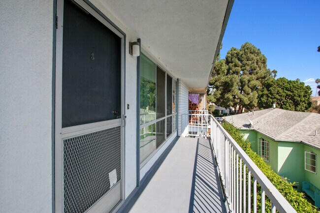 11TH918 in Santa Monica, CA - Foto de edificio - Building Photo