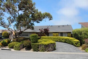 2066 Touraine Ln in Half Moon Bay, CA - Building Photo