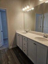 1056 Thomasville Estate Way in Atlanta, GA - Foto de edificio - Building Photo