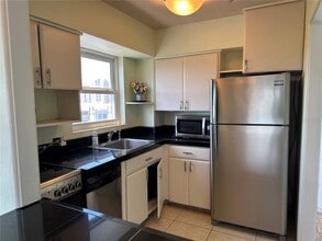 750 Burlington Ave N in St. Petersburg, FL - Building Photo - Building Photo