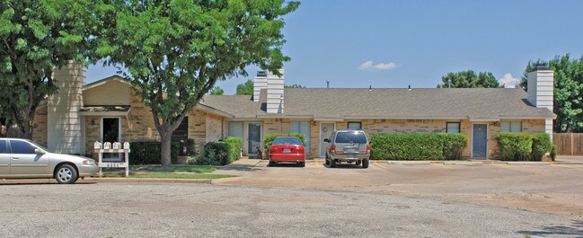 7409 Waco Ave in Lubbock, TX - Foto de edificio - Building Photo