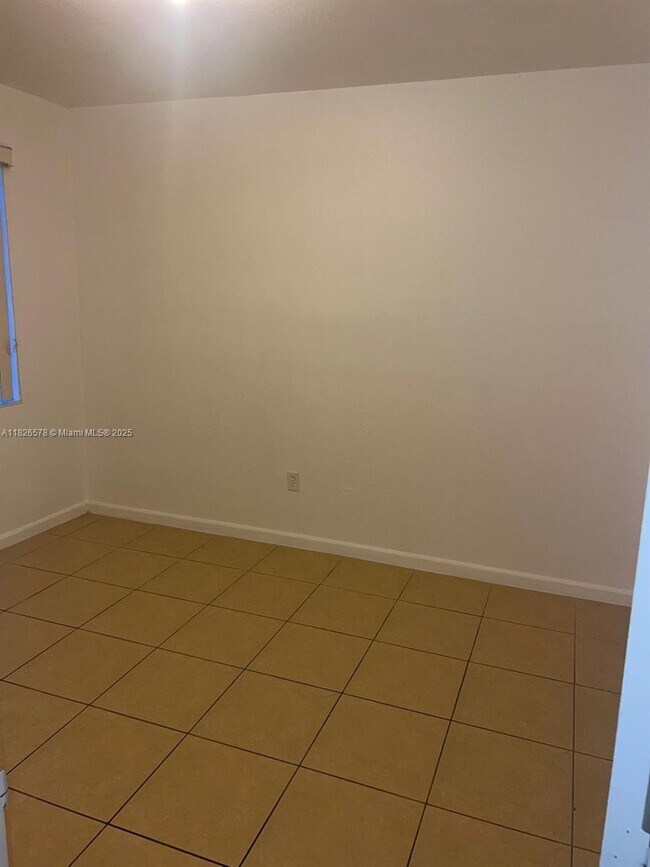 2466 SE 15th Pl in Homestead, FL - Building Photo - Building Photo