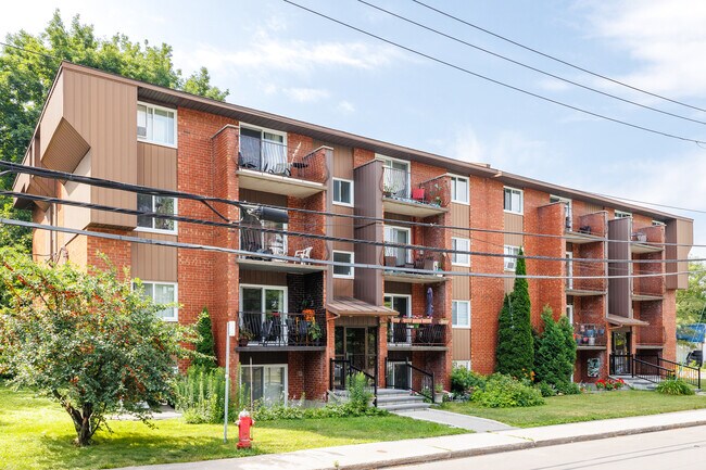 3000 Cartier Boul O in Laval, QC - Building Photo - Primary Photo