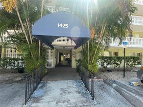 1425 Arthur St, Unit 110B in Hollywood, FL - Building Photo - Building Photo